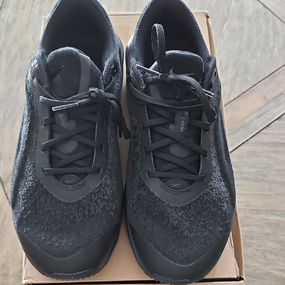 Nike Versair Black Athletic Shoes